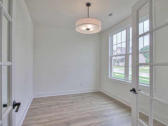 4th image of 508 Doversley Ct