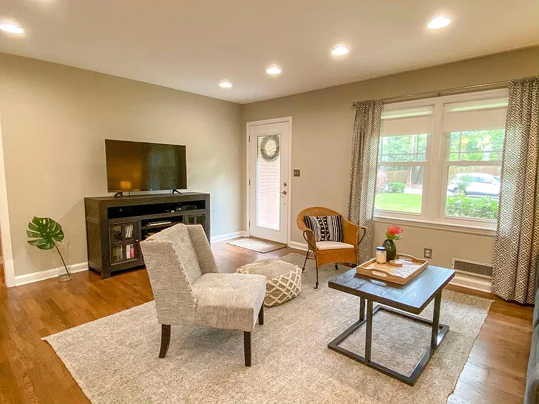 607 Burke Rd NE #A — Photo 3