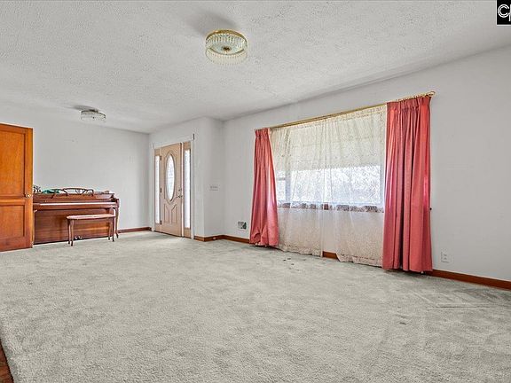 3rd image of 2013 Maple Dr