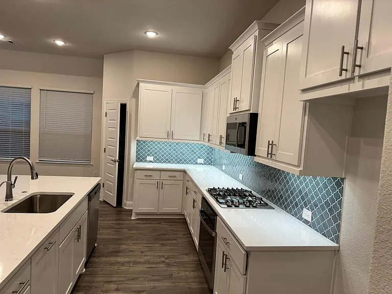 2504 Tilden Ln — Photo 5