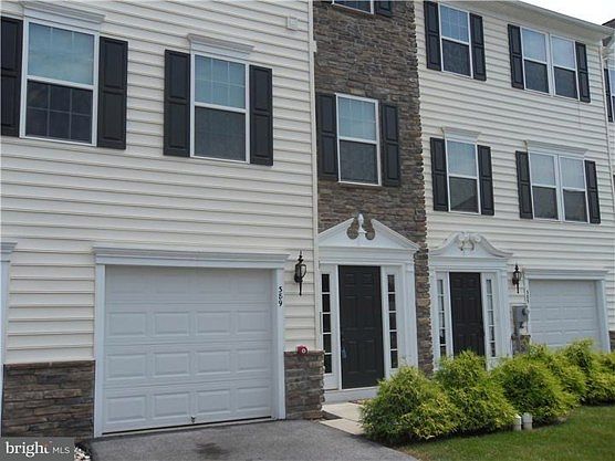 2nd image of 389 Larose Dr