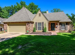 5553 S Delaware Ct, Tulsa, OK 74105
