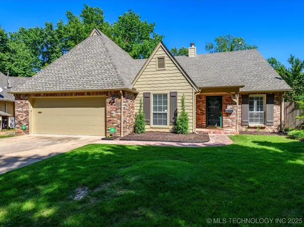 5553 S Delaware Ct, Tulsa, OK 74105