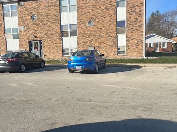 499 Ivy Ln #4, Bradley, IL 60915