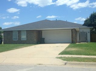 924 N Larkspur Ln, Fayetteville, AR 72704