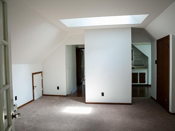5th image of 5055 Morehead Ave