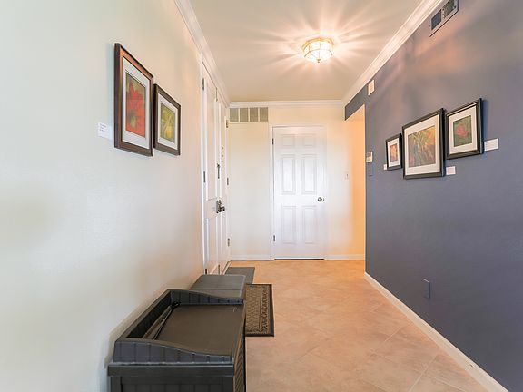 4th image of 920 Guelbreth Ln APT 305