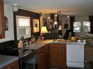 5 Lamplighter Ln, Springfield, MA 01119