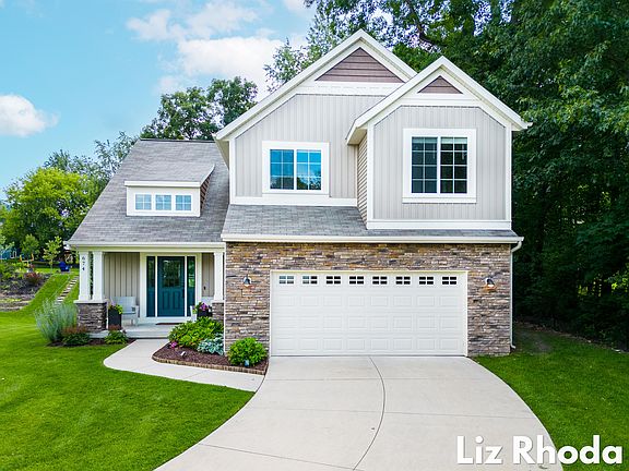 2nd image of 674 Orchard Dr NE