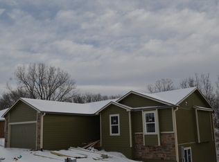 117 Turkey Ridge Dr, Saint George, KS 66535