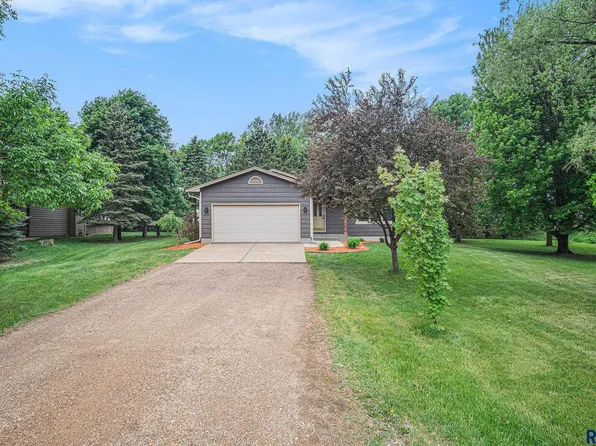 27033 Revilo Pl, Sioux Falls, SD 57108