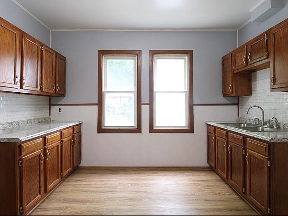 3rd image of 102 Macamley St