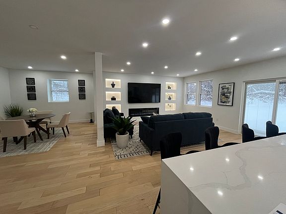 5th image of 405 Blue Hill Ave
