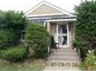 8810 S Paxton Ave, Chicago, IL 60617