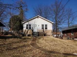 711 Carson Rd, Saint Louis, MO 63135