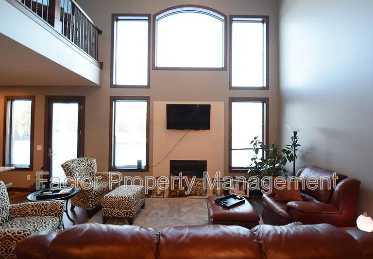 814 Pinnacle Path — Photo 3