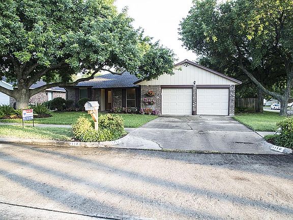 2nd image of 1110 Brookhollow Dr