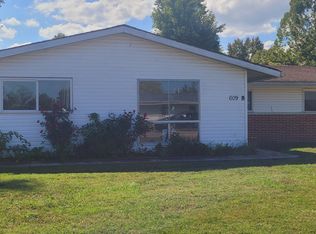 609 Eastgate St #B, Carbondale, IL 62901