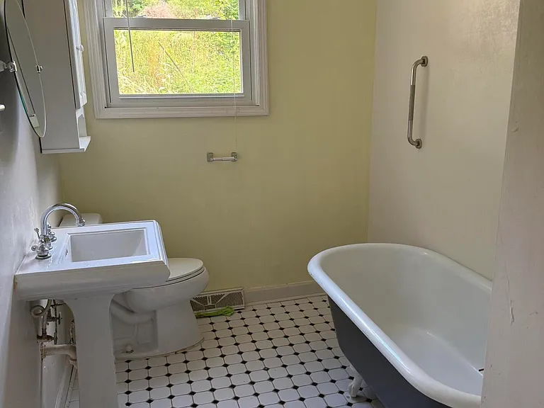 2239 Woodcliff Rd SE — Photo 10