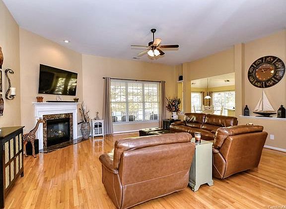 5th image of 5713 Lagrande Dr