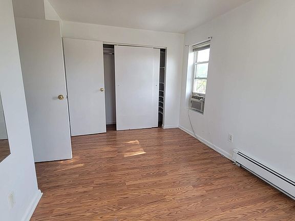4th image of 650 E 221st St Floor 3