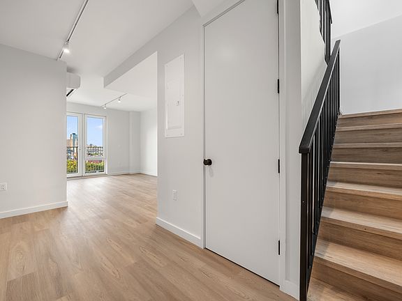 4th image of 16 West St #1198