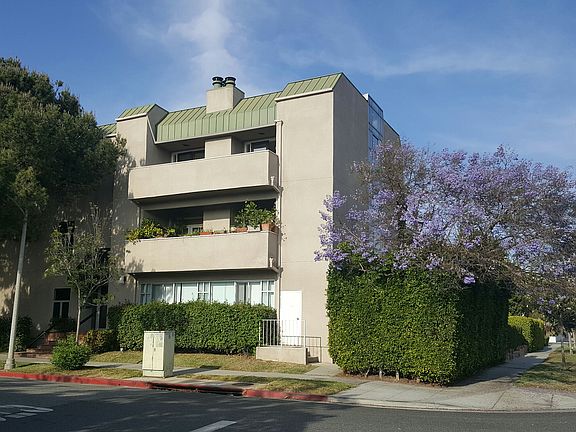 3rd image of 370 S Elm Dr