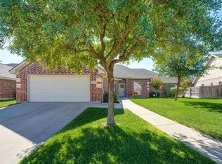 6909 Tradonna Ln, North Richland Hills, TX 76182