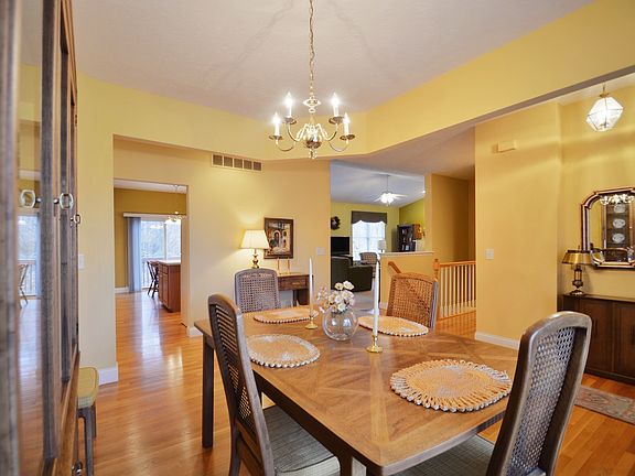 4th image of 7468 Wethersfield Dr