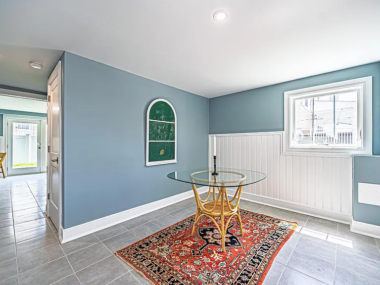 111 N Belmont — Photo 42