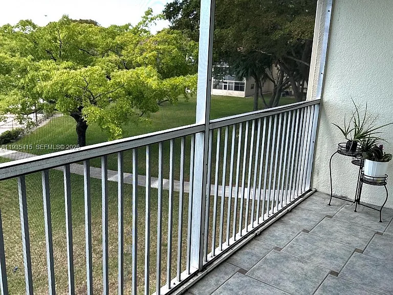 200 SW 132nd Way #310L — Photo 8