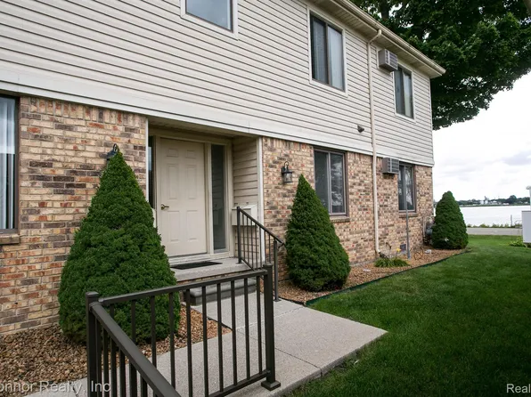 1700 River Rd APT 2, Marysville, MI 48040