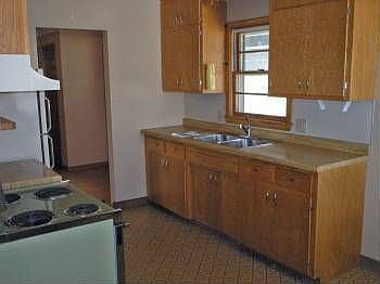 2nd image of 913 9th Ave S