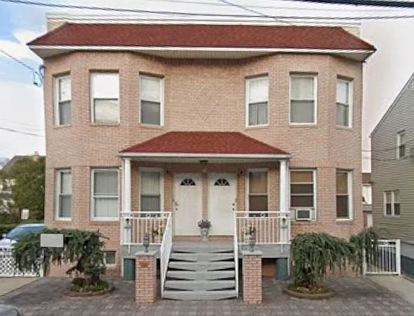 731 Elm St #2R