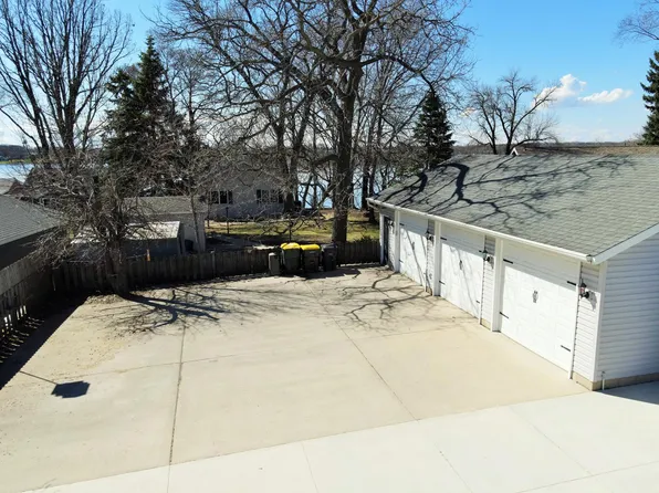5134 E Eagle Lake Rd, Willmar, MN 56201