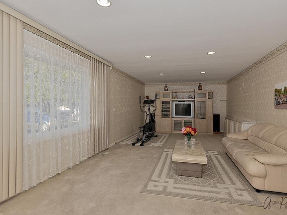 5th image of 26147 N Walnut Ave