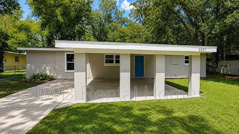 Cedar Hills — Photo 1