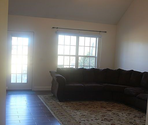 3rd image of 205 Canterberry Pl