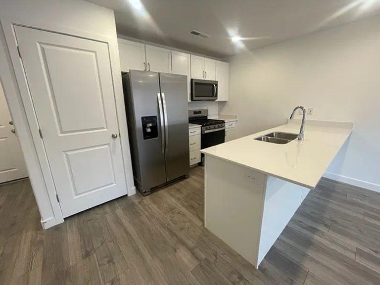 3362 E Elkhorn Ln — Photo 6