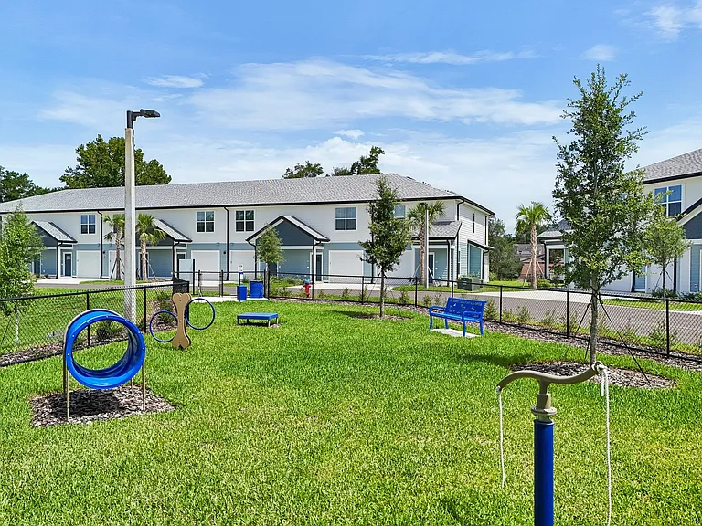 Lake Tavares Apartments — Photo 49