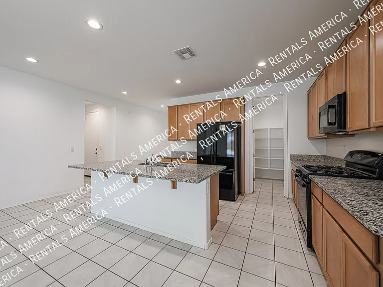 7513 W Illini St — Photo 9
