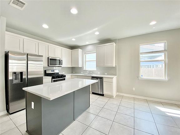 4th image of 2112 Pecan Island Dr