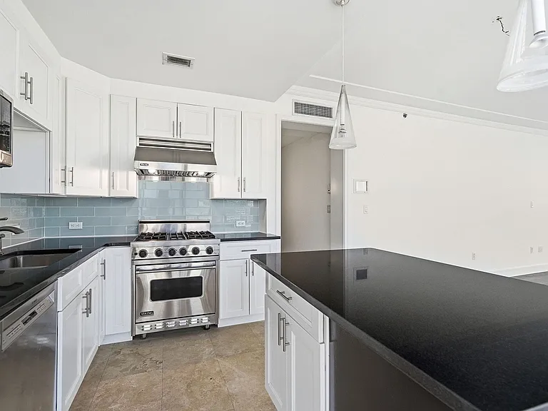 1 Renaissance Sq #11G — Photo 6