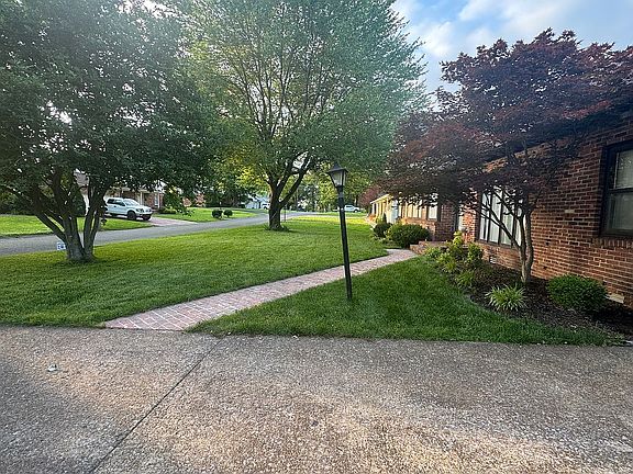3rd image of 105 Campbell Ct