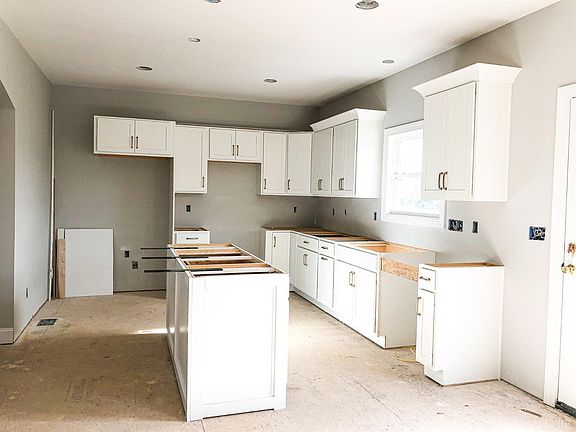 5th image of 1025 Cobblestone Ln Lot 19