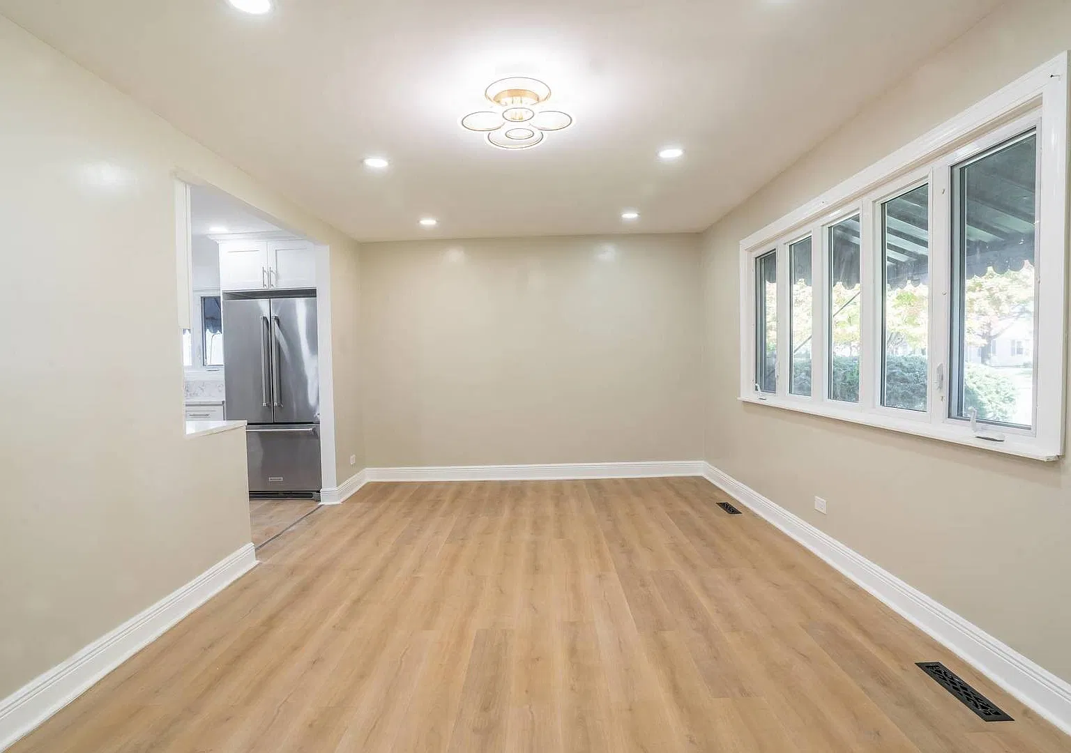 4 bed, 1600 sqft, $3,350 — Photo 3