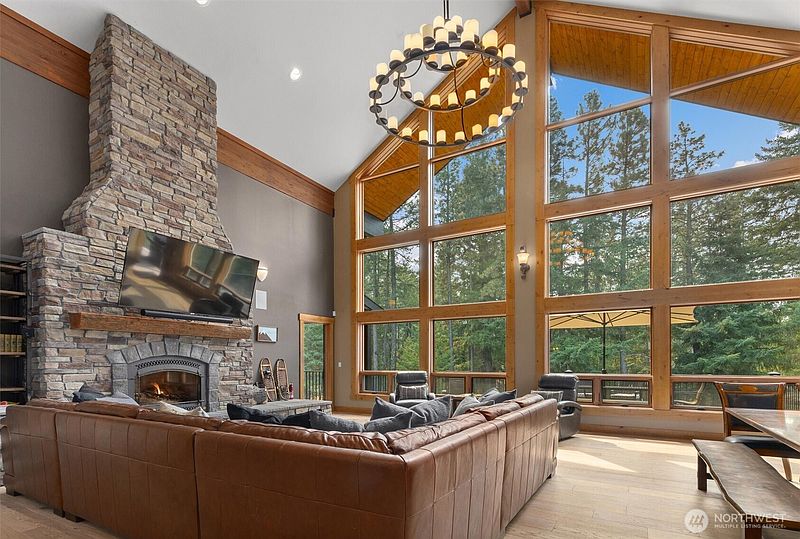 3rd image of 251 Evergreen Valley Loop Road
