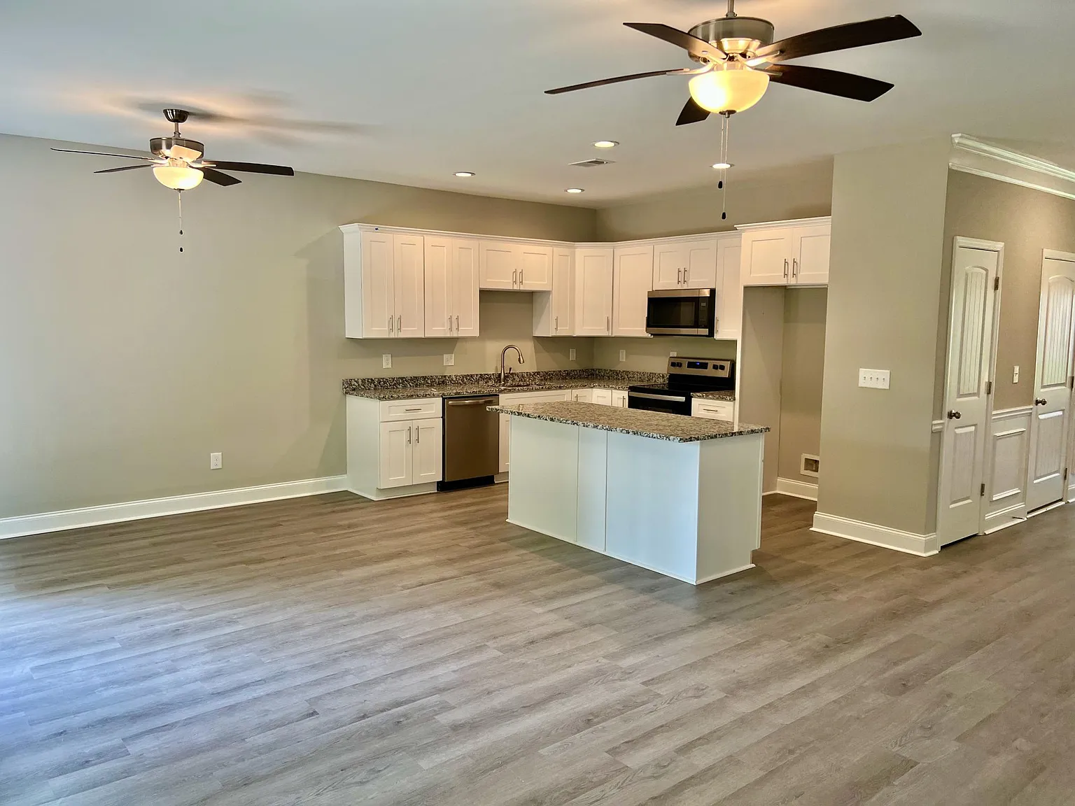 3 bed, 1792 sqft, $2,100 — Photo 2