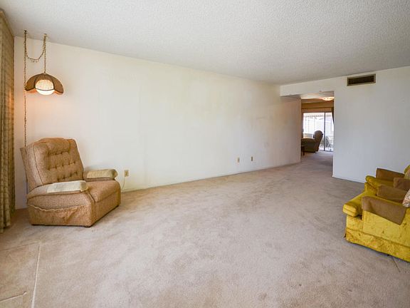 4th image of 1316 E Bishop Dr
