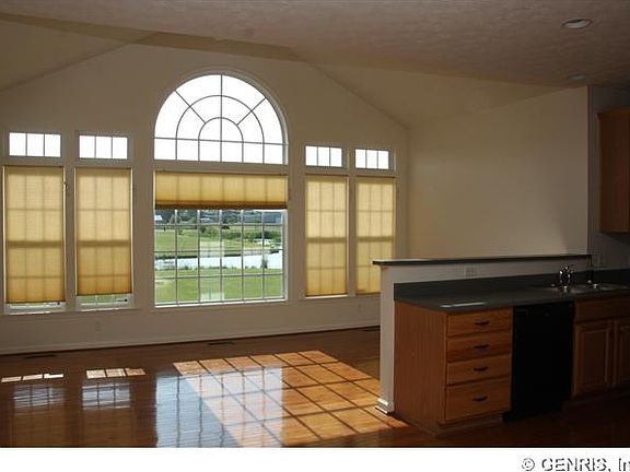 3rd image of 1430 Emma Ln